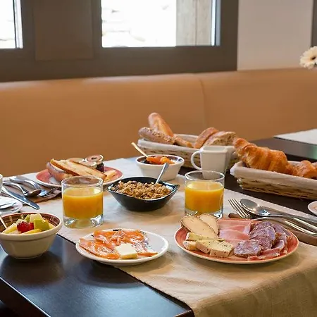 De La Petite Ferme, Super-besse Est, The Originals Relais Hotel