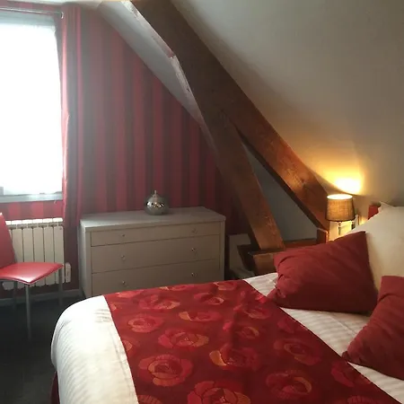 Hotel De La Petite Ferme, Super-besse Est, The Originals Relais 3*