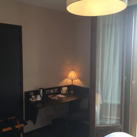 Hotel De La Petite Ferme, Super-besse Est, The Originals Relais